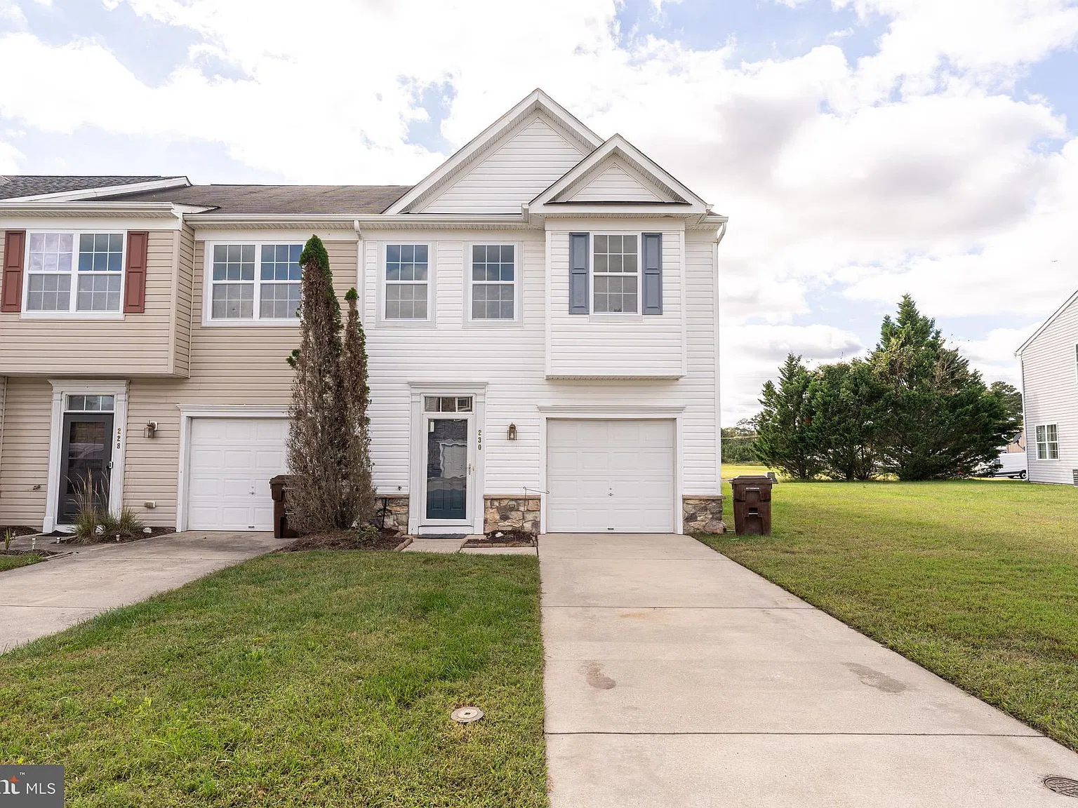 3 bed, 2.5 bath, 1894 sqft, $1,895 — Photo 2