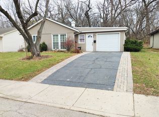 101 Birch St, Carpentersville, IL
