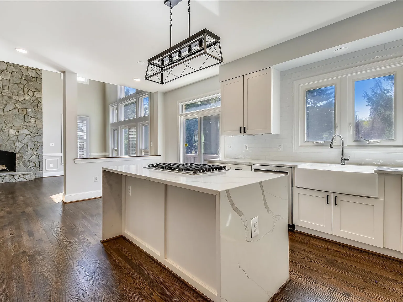 1912 Armand Ct — Photo 2