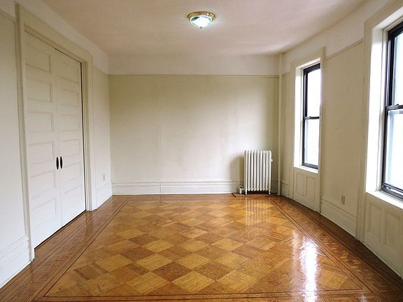 2nd image of 834 Park Pl #3C
