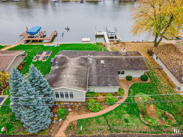 4510 Riverside Dr, Crystal Lake, IL 60014