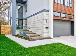 1182 Ogden Ave, Mississauga, ON L5E2H1