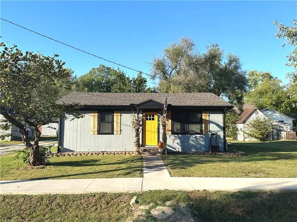 107 E 7th St, Urich, MO 64788