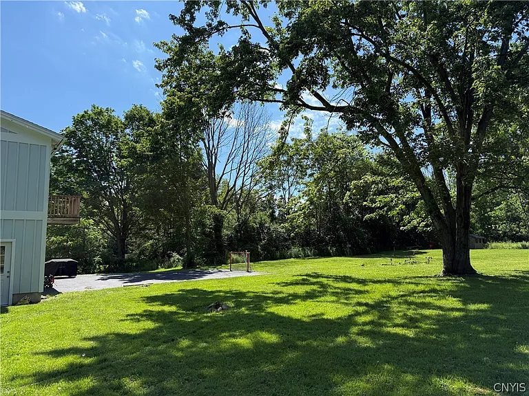 690 Crow Hill Rd — Photo 22