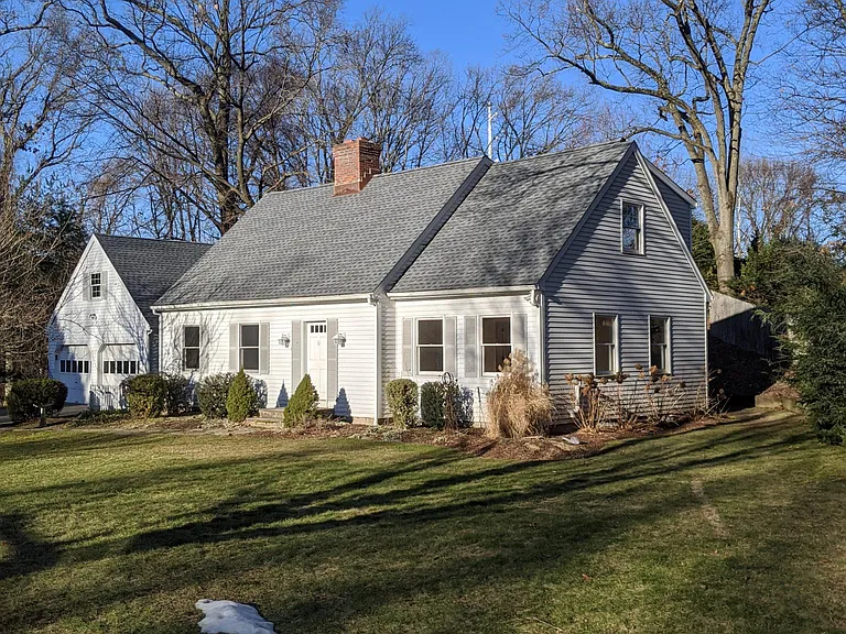 5 Jackie Ln — Photo 1
