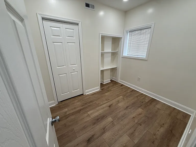 2720 E Biddle St — Photo 26