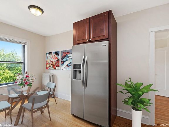 5th image of 2100 W Ainslie St