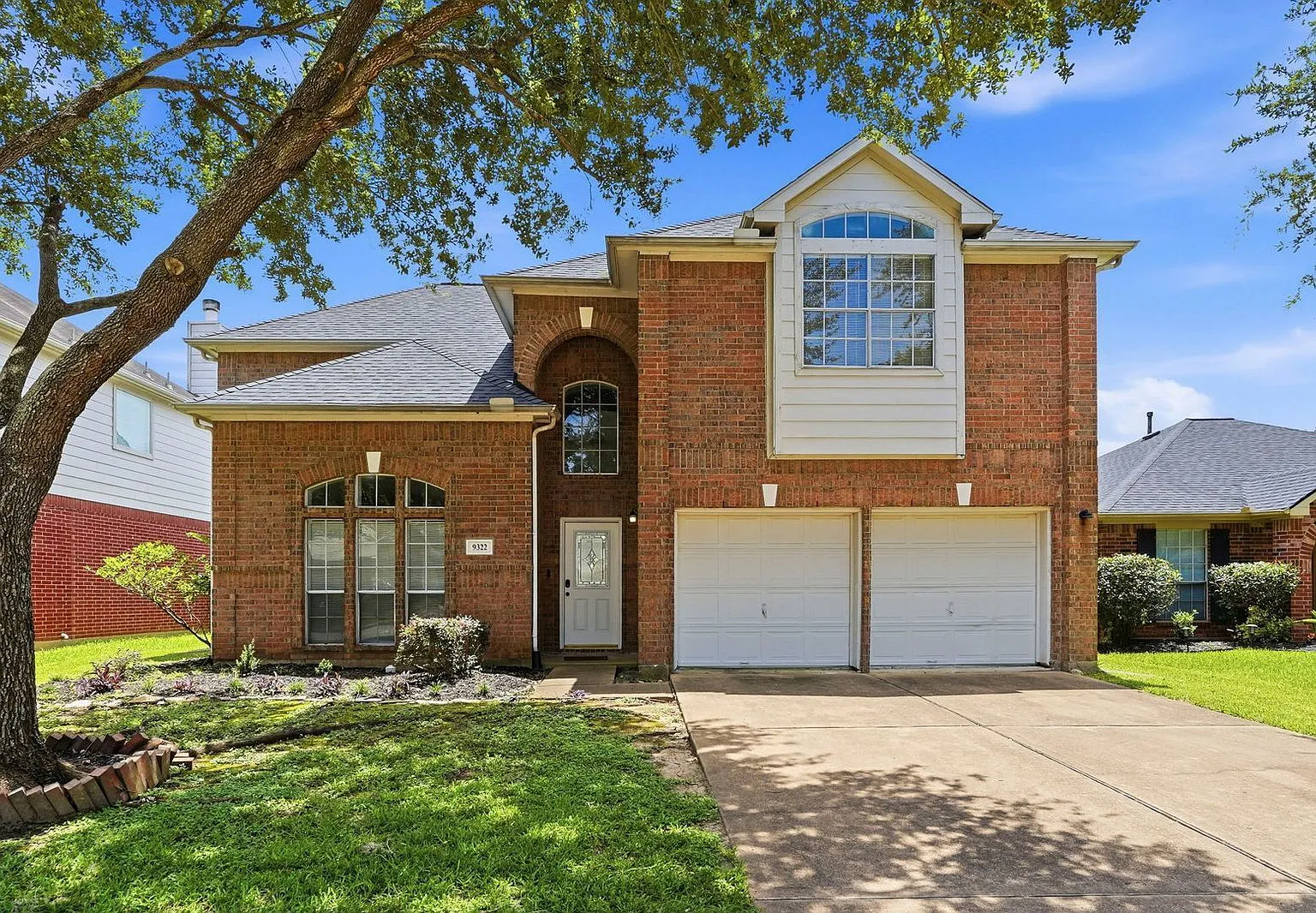 3 bed, 2.0 bath, 2628 sqft, $2,399 — Photo 1
