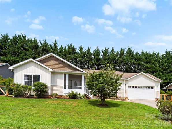 9 Farthings Dr, Arden, NC 28704