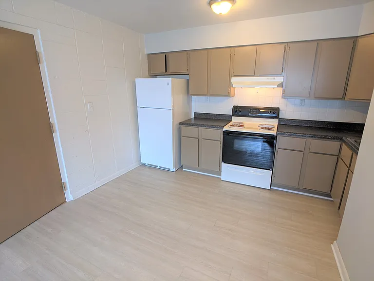 268 Meadow Dr #11 — Photo 4