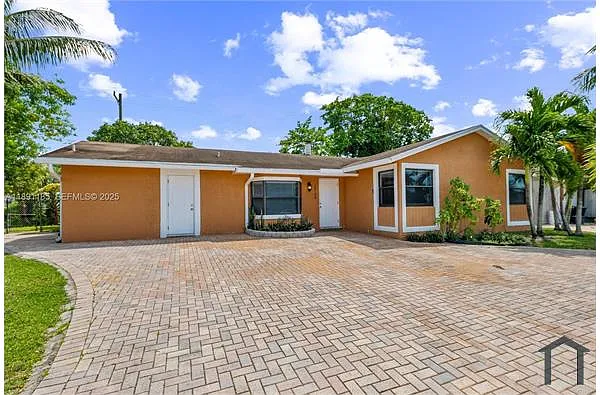 Building Photo - 10108 Windtree Ln S