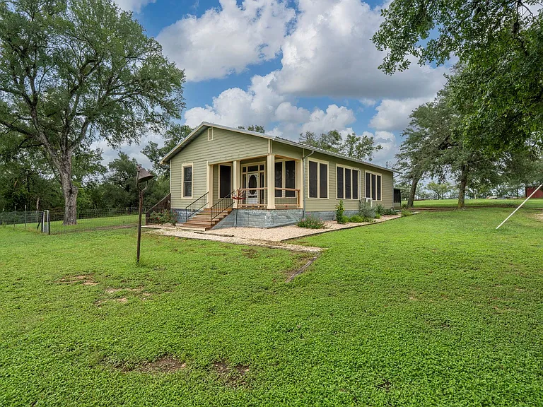 6546 FM 1854 — Photo 3