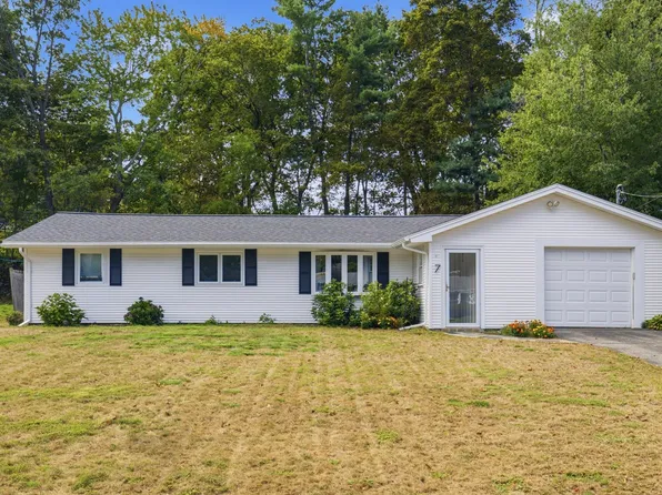 7 Philip Rd, Framingham, MA 01701