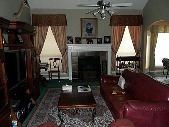 2nd image of 1340 Meghann Ln