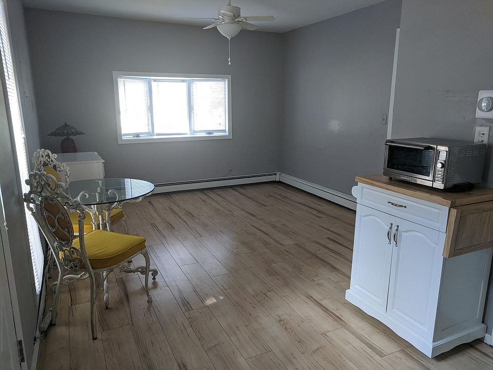 2nd image of 60 Bennington Dr