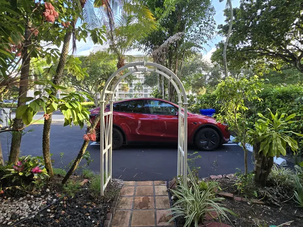 3107 N Palm Aire Dr, Pompano Beach, FL 33069
