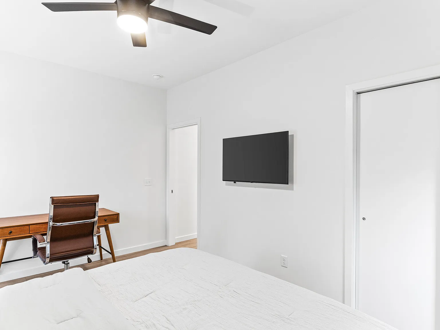 3 bed, 2.5 bath, 1662 sqft, $3,200 — Photo 3