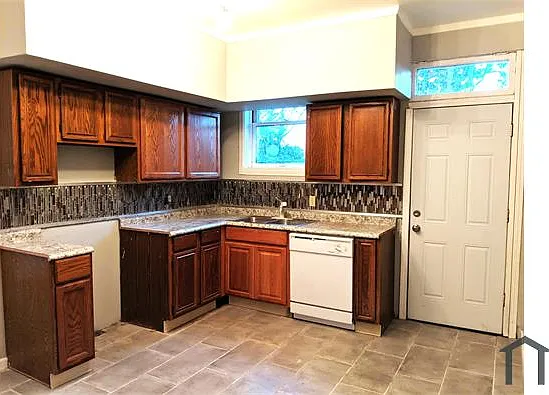 3 bed, 1150 sqft, $1,545 — Photo 2