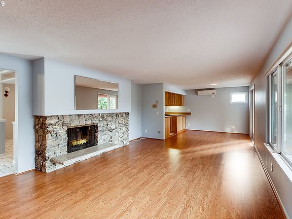 3rd image of 10007 SE 10th St
