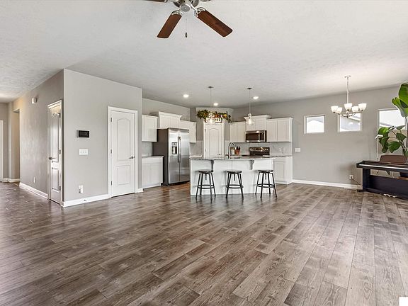 5th image of 14413 Tregaron Dr