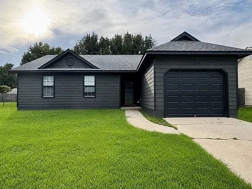 484 Hunting Green Dr Photo 1