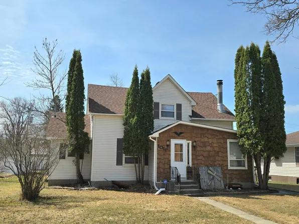 1011 10th St, International Falls, MN 56649