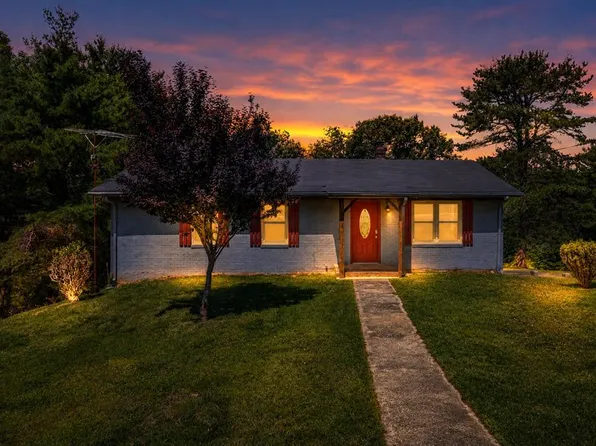103 Hanks St, Galax, VA 24333