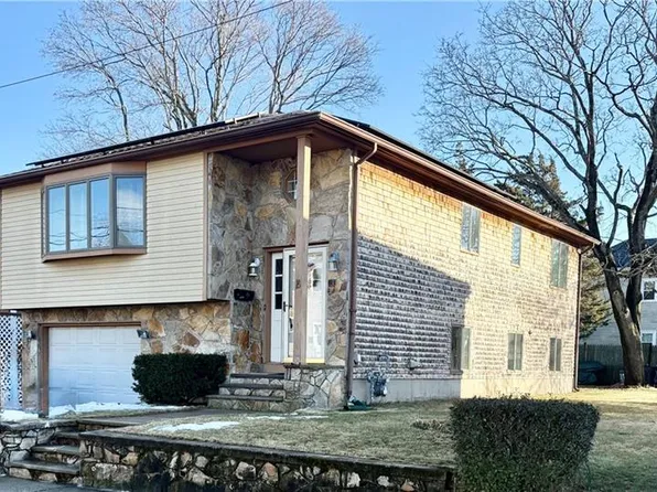 139 Suffolk Ave, Pawtucket, RI 02861