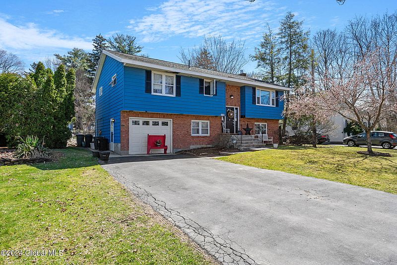 2nd image of 1758 Athol Road