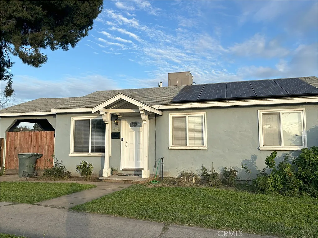 2336 R St photo 1