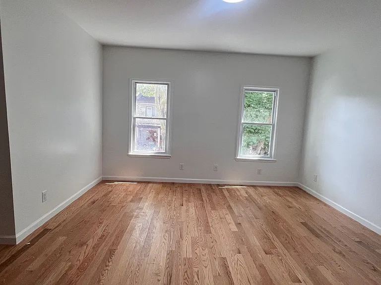 610 E 3rd St #2 — Photo 6