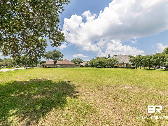 5th image of 709 Village Dr