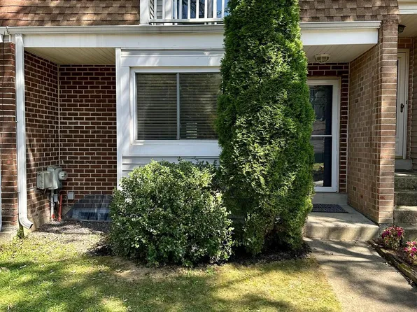 27 Rickmar Ln, Malvern, PA 19355