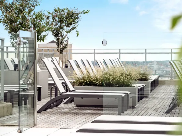 300 East 34th Street image 40 of 47