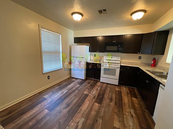 3rd image of 106 Greenfield Cres