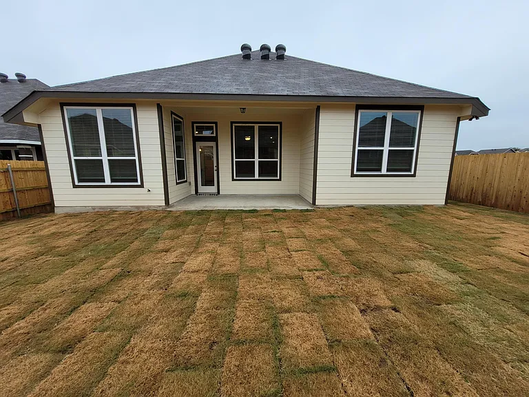 803 Hollyhock Dr — Photo 17