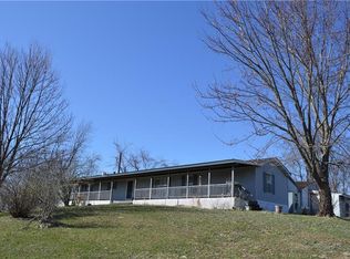 561 Burnsville Ridge Rd, Claysville, PA 15323