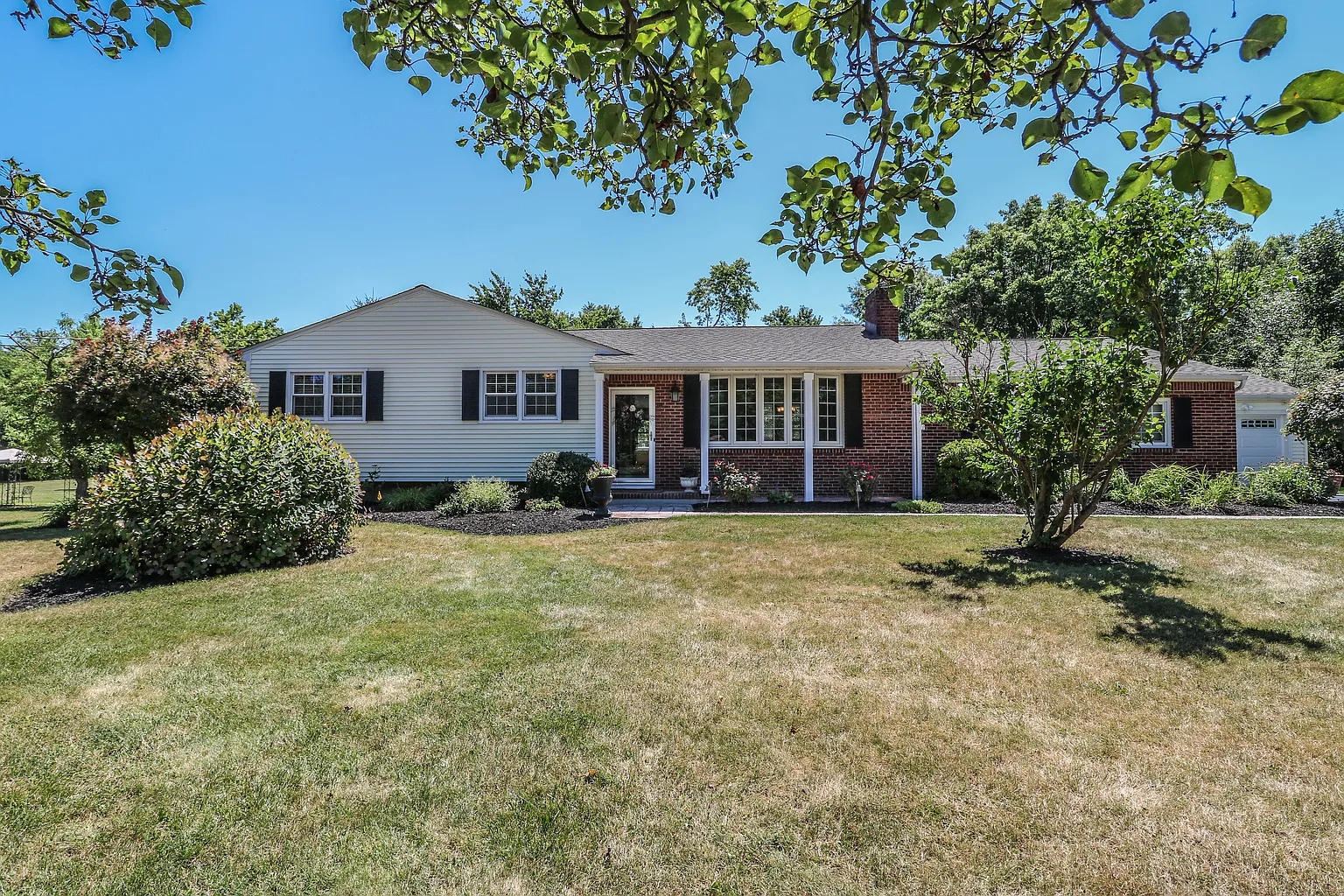 14 Fieldhedge Dr photo 1