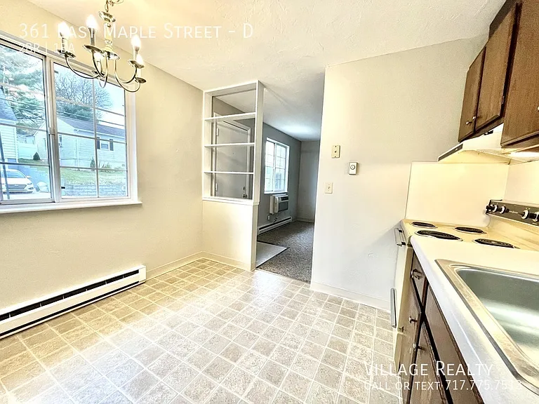 361 E Maple St #D — Photo 43