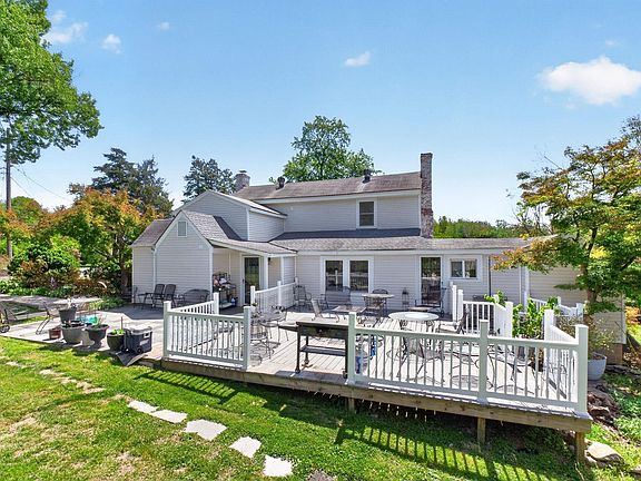 4th image of 28 Ridgeway Farm Ct