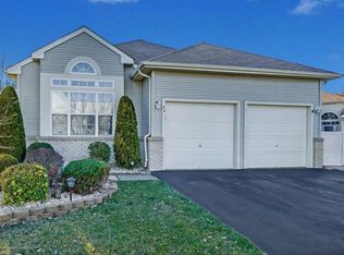 44 Rochford Dr, Manchester, NJ 08759