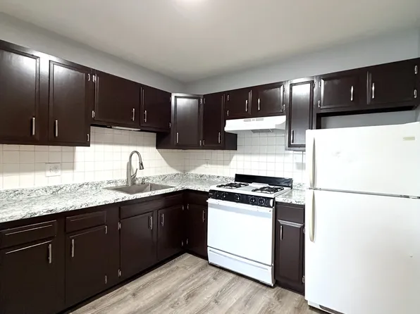 211 W Squantum St APT 8, Quincy, MA 02171