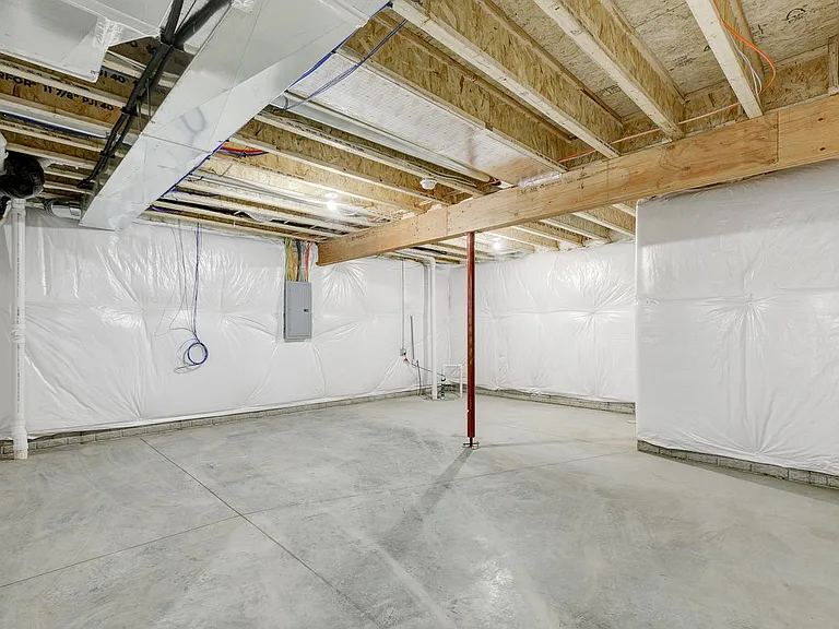 2444 N 8th Ave E — Photo 17