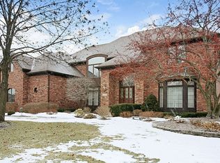 1808 Darien Club Dr, Darien, IL 60561