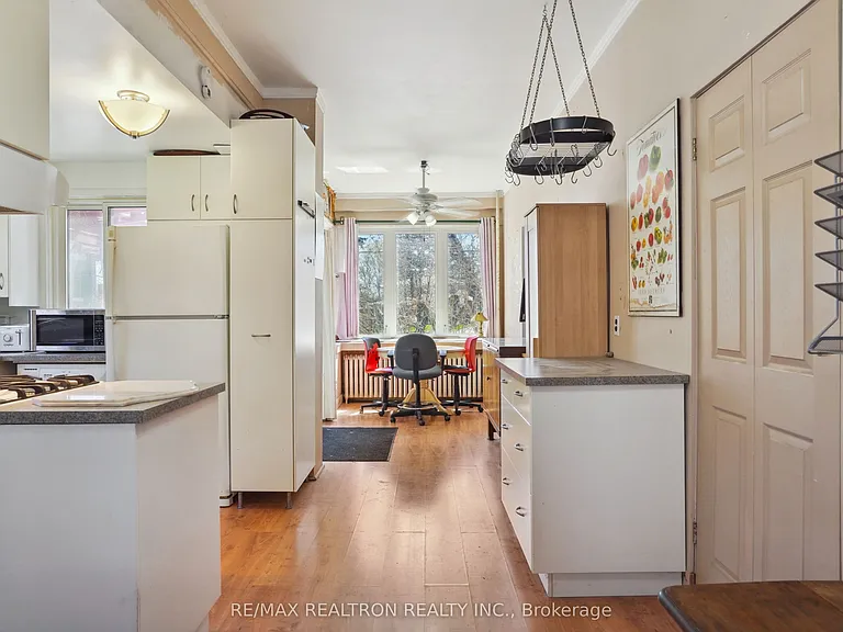 2585 Lake Shore Blvd W — Photo 16