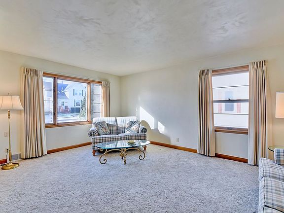 5th image of 1322 Midland Ave