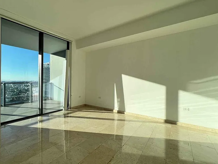 68 SE 6th St #8 — Photo 10