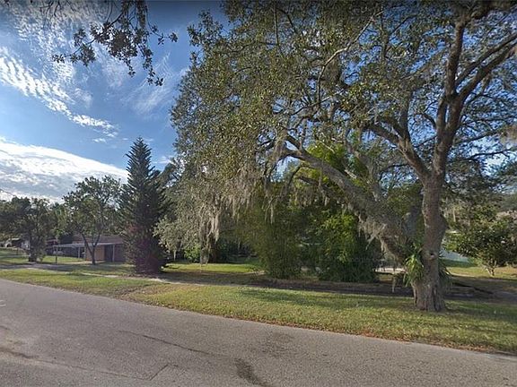 3rd image of 9316 N Forest Hills Dr