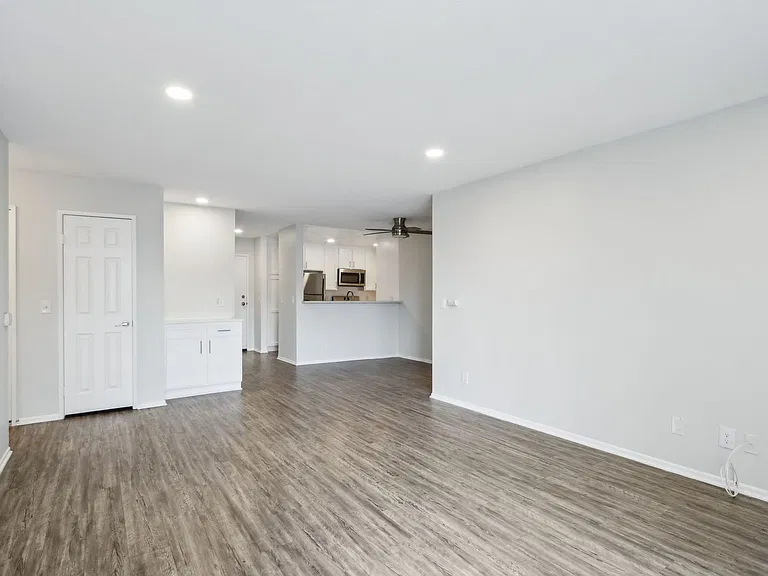 5235 Kester Ave — Photo 9