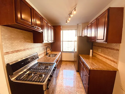 Rented by Voro, LLC | media 9